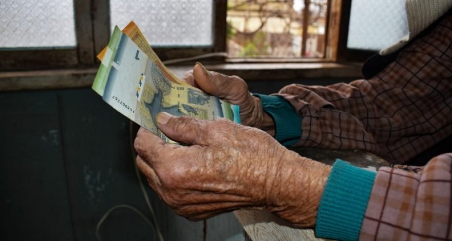 В Сумгайыте злоумышленник обокрал пенсионера у банкомата