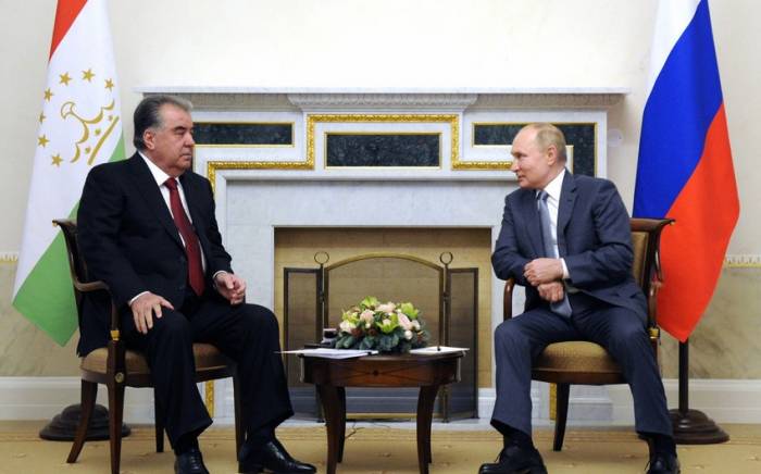 Путин и Рахмон начали переговоры в Бишкеке
