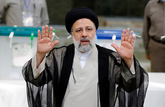 Президент Ирана заявил, что Израиль перешел "красные линии"
