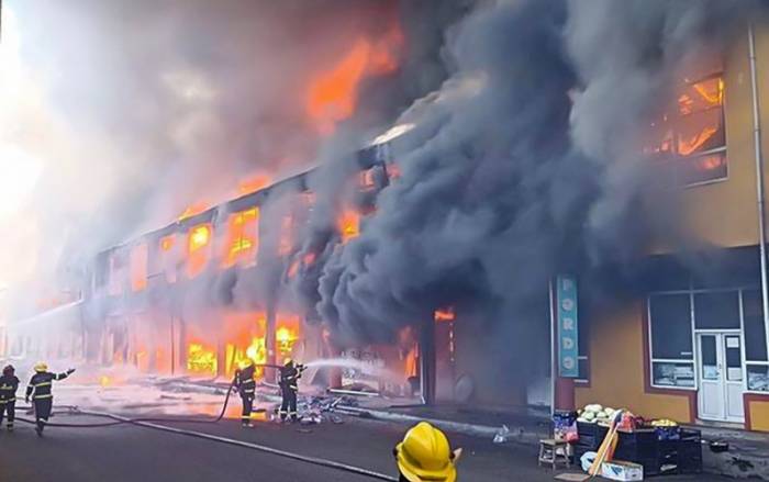 В Масаллы вспыхнул пожар на рынке -ВИДЕО
