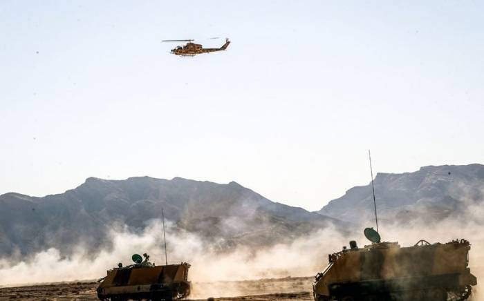 Иранские военные начали учения с участием более 200 вертолетов
