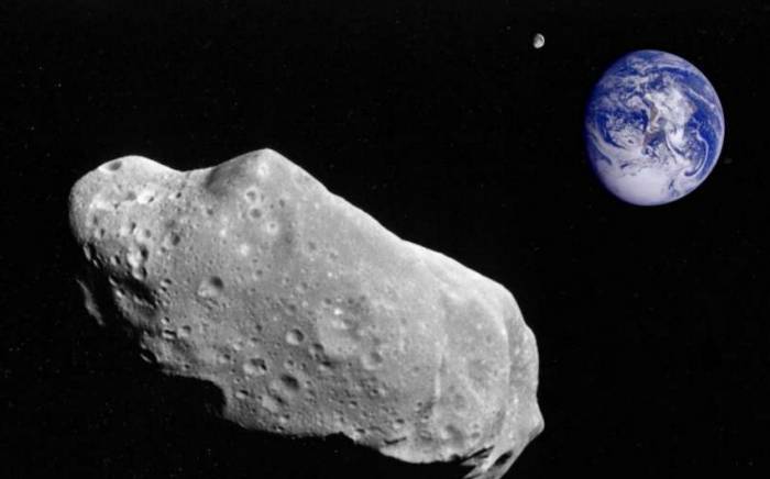 Потенциально опасный астероид диаметром более 1 км пролетит рядом с Землей
