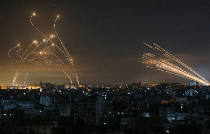 ХАМАС сообщил о запуске 150 ракет по израильскому городу
