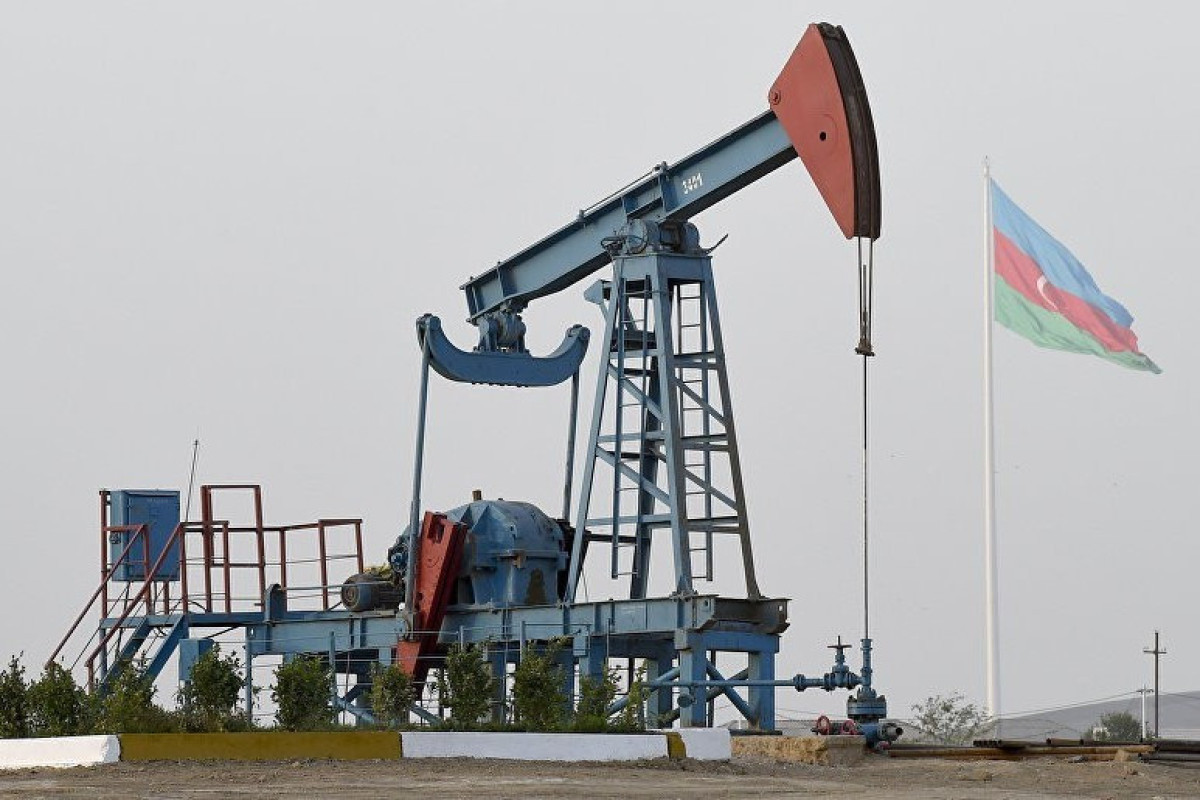 Азербайджан увеличил суточную добычу нефти