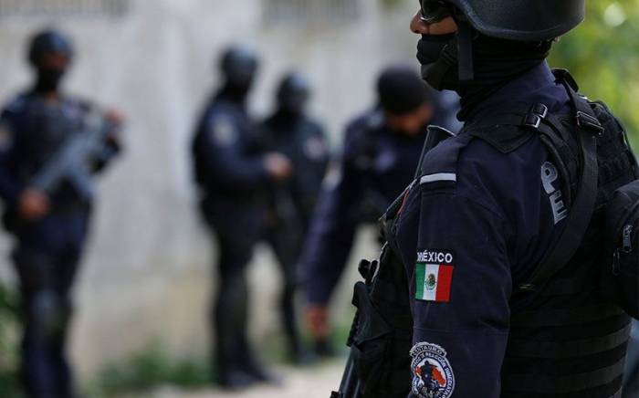 В Мексике при нападении погибли не менее 13 полицейских
