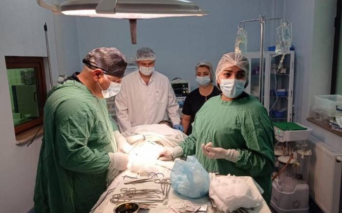 Азербайджанские врачи провели в Ханкенди первую хирургическую операцию-ФОТО
