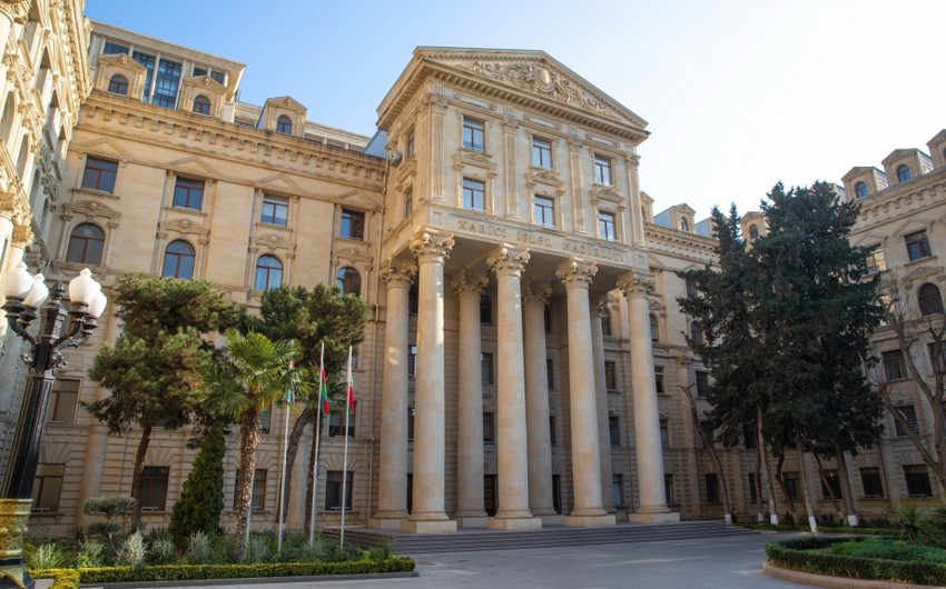 В МИД Азербайджана осудили необоснованные и предвзятые заявления Макрона