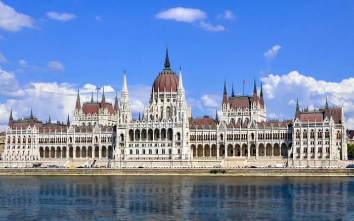 Парламент Венгрии отложил голосование по вопросу о приеме Швеции в НАТО

