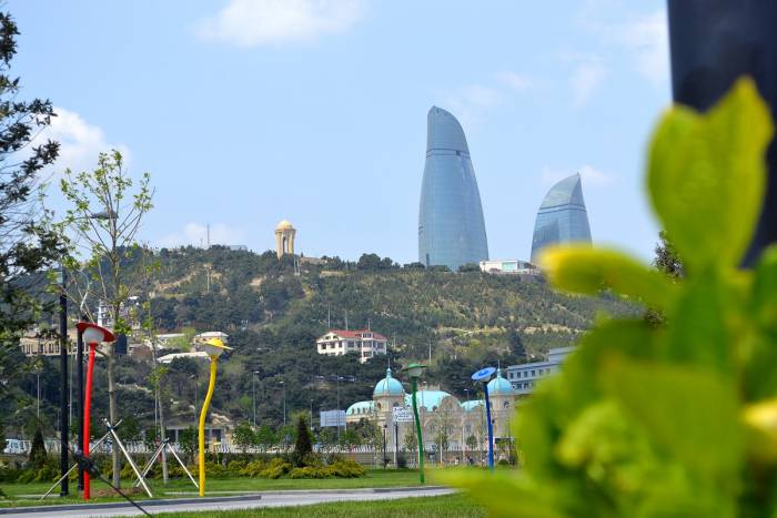 МЧС Азербайджана обратилось к населению в связи с ожидаемой сменой погодных условий
