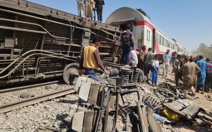 В Индии при столкновении поездов погибли три человека
