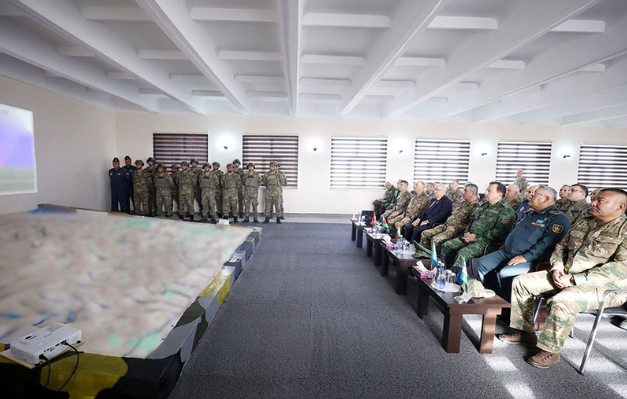 Министры обороны Азербайджана, Турции и Таджикистана наблюдают за совместными тактическими учениями