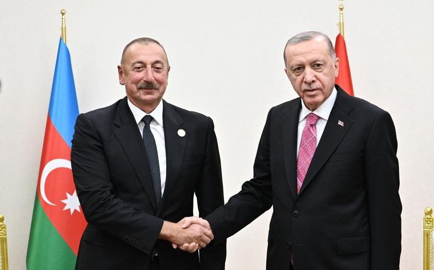 Азербайджанский лидер поздравил президента Турции