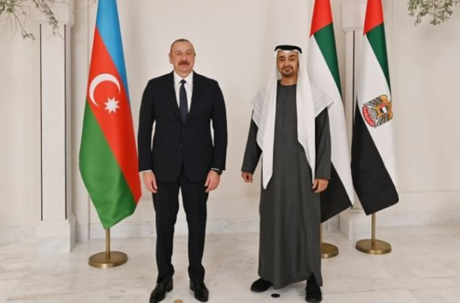 Ильхам Алиев позвонил президенту Объединенных Арабских Эмиратов