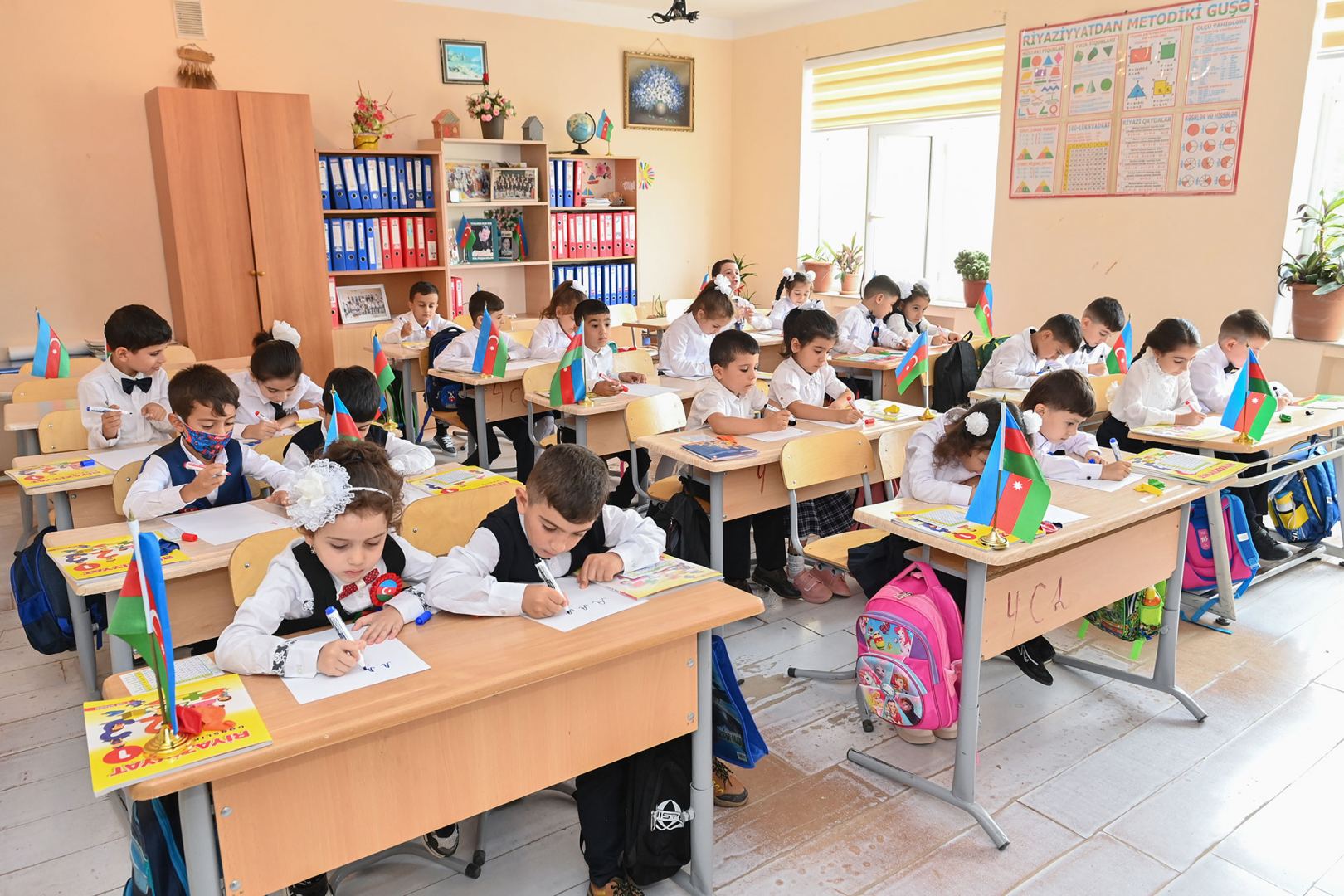 В Азербайджане начинается электронное перемещение учащихся школ