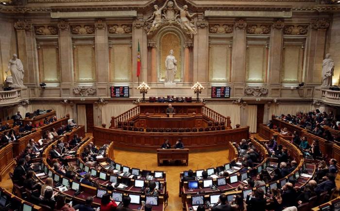 Оппозиция Португалии просит назначить досрочные парламентские выборы "как можно быстрее"
