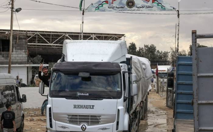 Военный кабмин Израиля разрешил допуск двух грузовиков с топливом в день в Газу
