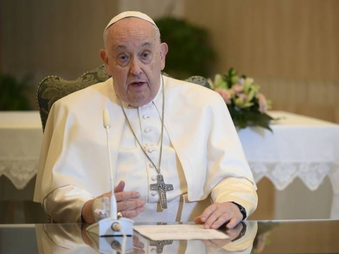 В Ватикане опровергли пневмонию у Папы Римского
