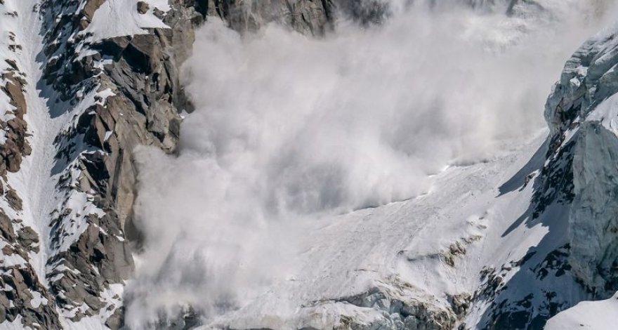 В результате схода лавины в Иране погибли пять альпинистов