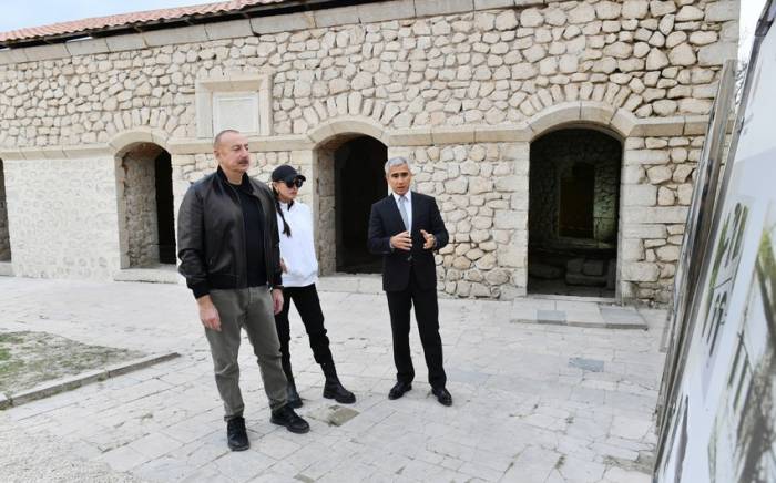 Президент ознакомился с реставрационными работами, проводимыми Фондом Гейдара Алиева в мечети Мамайы в Шуше -ФОТО
