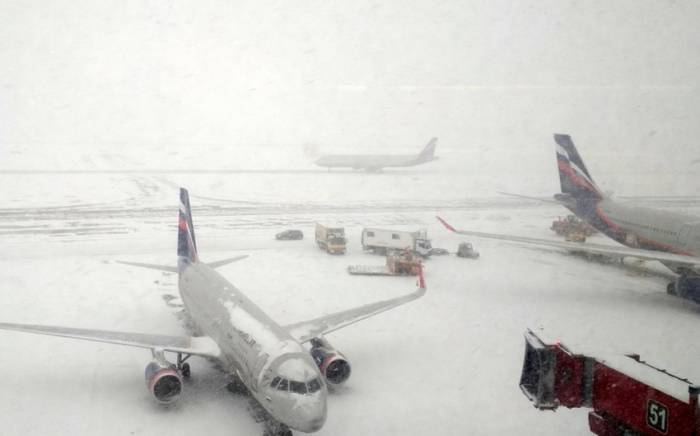 В аэропортах Москвы задержали или отменили порядка 30 рейсов
