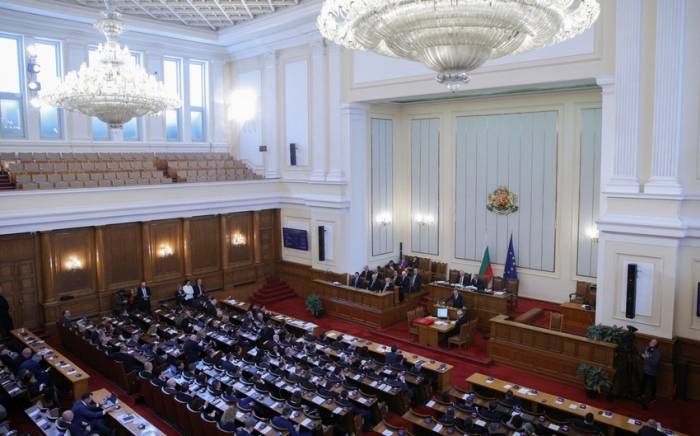 Парламент Болгарии не смог провести голосование о вотуме недоверия правительству
