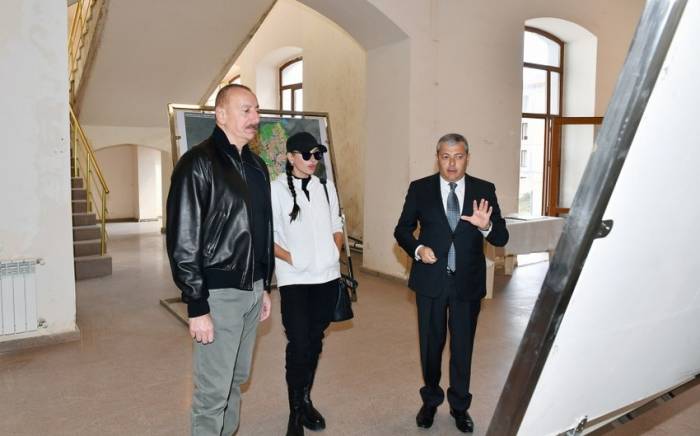 Президент и первая леди ознакомились с запланированными работами в здании "Женской гимназии" в Шуше
