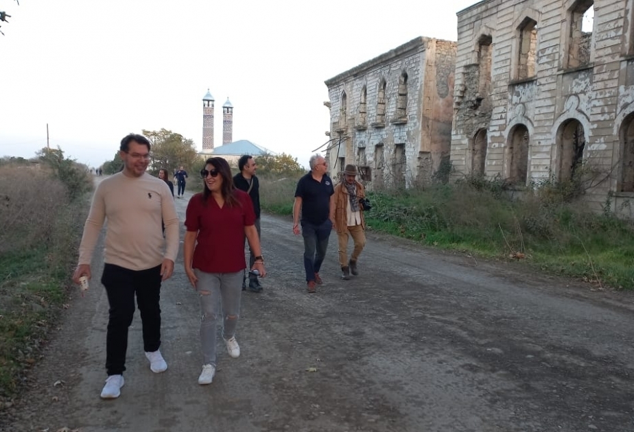 Международные путешественники ознакомились в Агдаме со следами армянского вандализма