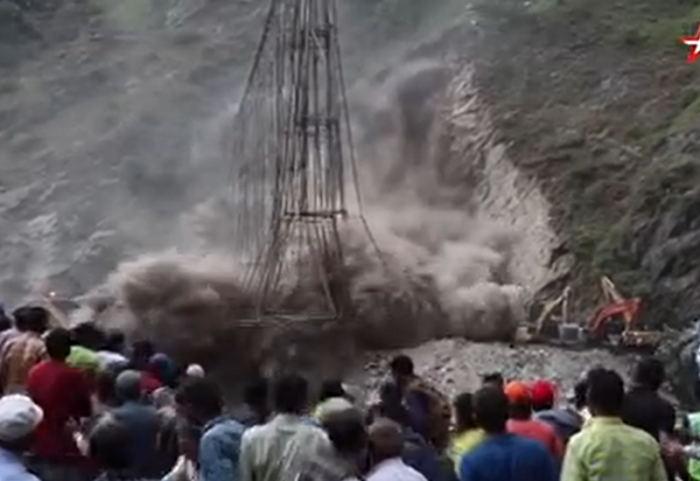 В Индии под завалами обрушившегося тоннеля оказались не менее 36 рабочих
