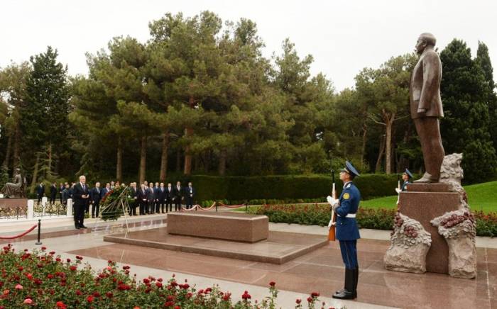 Президент Ирака посетил могилу великого лидера Гейдара Алиева и Аллею шехидов -ФОТО
