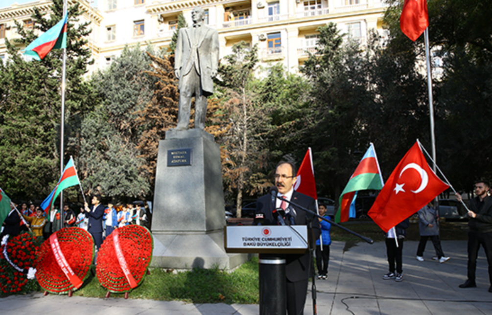 В Баку почтили память Мустафы Кемаля Ататюрка
