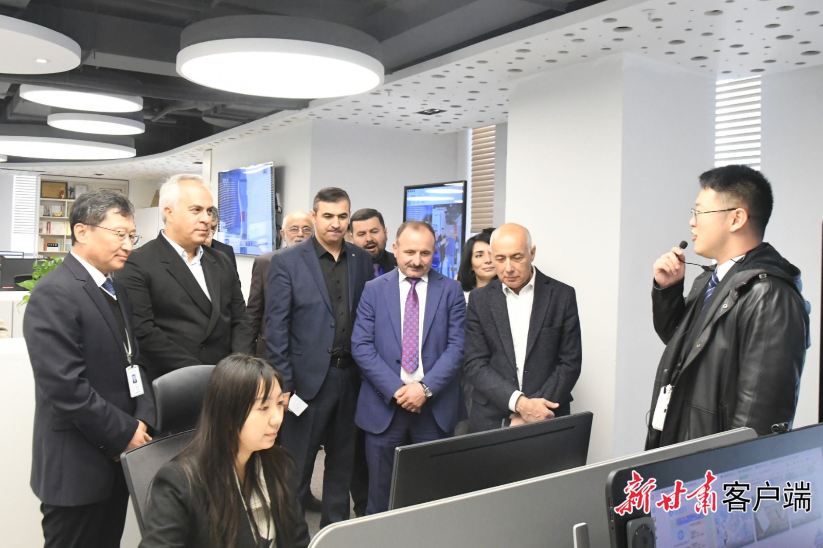 Делегация ведущих СМИ Азербайджана посетила китайскую провинцию Ганьсу