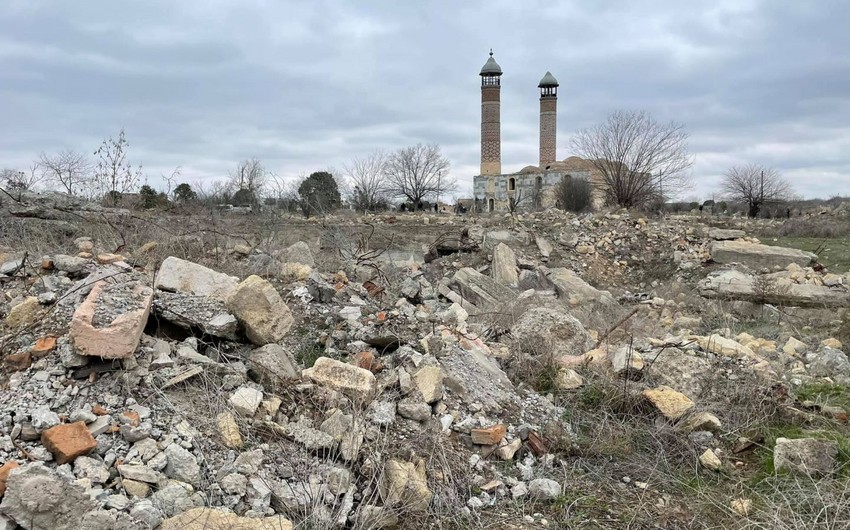 ЮНЕСКО, игнорируя разрушения в Агдаме, переживает за армянские памятники