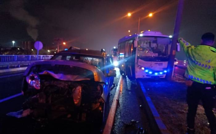 В Турции 10 человек пострадали в массовом ДТП с автобусом
