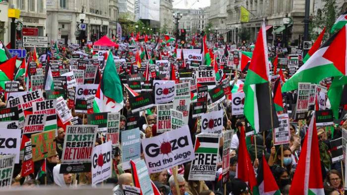 В Лондоне более 300 тыс. человек вышли на марш в поддержку палестинцев
