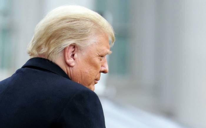 Трамп считает, что из-за политики Байдена США скатились в ад
