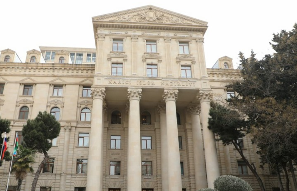 МИД Азербайджана прокомментировал отправку Францией военной техники в Армению