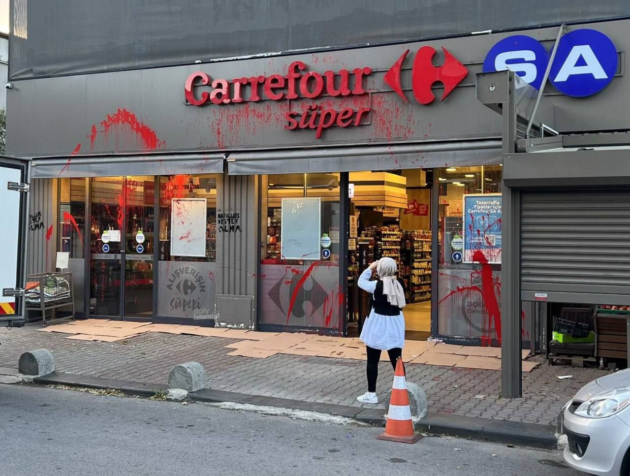В Турции протестуют против французских гипермаркетов Carrefour