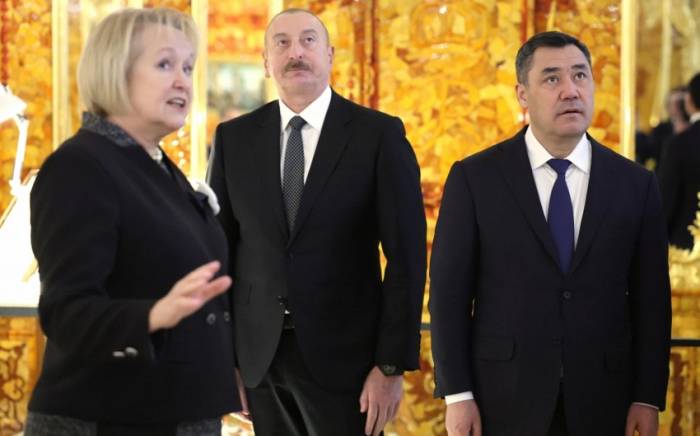 Президент Ильхам Алиев ознакомился с Екатерининским дворцом в Санкт-Петербурге -ФОТО
