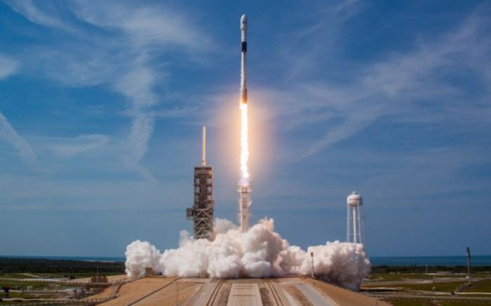 Ракета SpaceX стартовала на орбиту с секретным шаттлом Космических сил США
