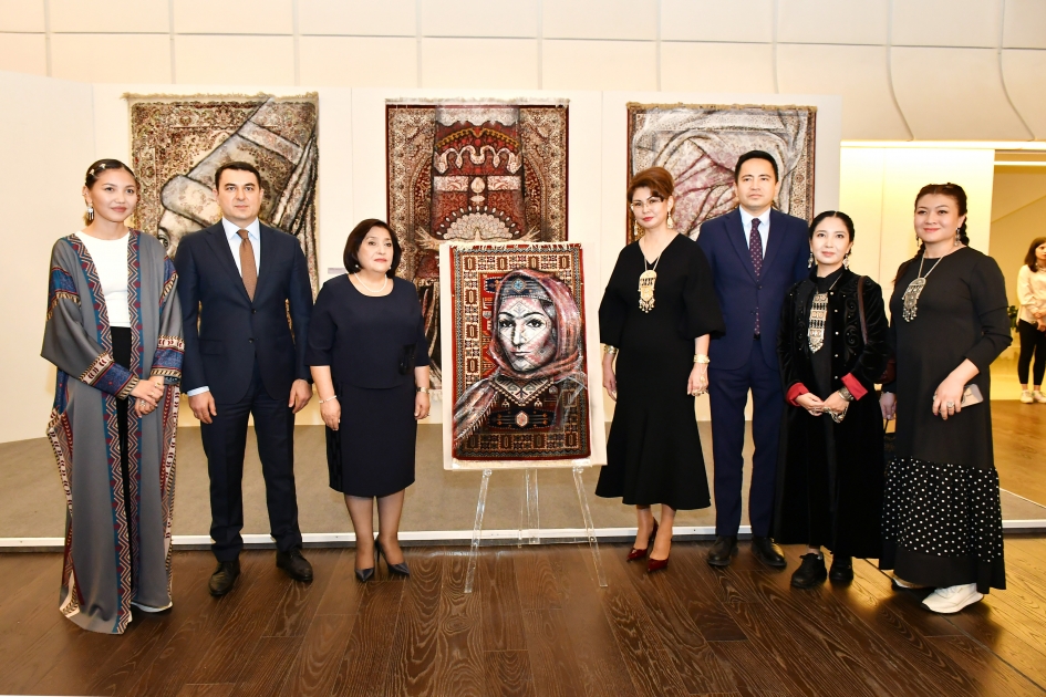 В Центре Гейдара Алиева представлена выставка произведений казахстанских художников