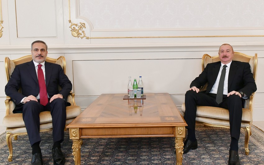 Президент Азербайджана принял министра иностранных дел Турции