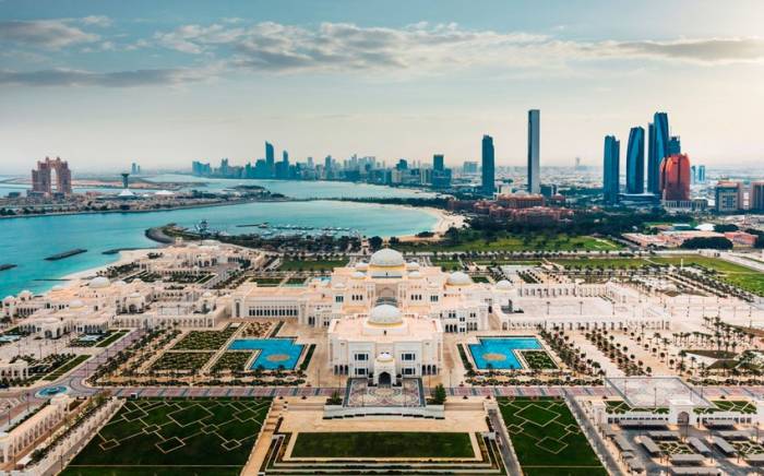 Bloomberg: Абу-Даби стал новым центром притяжения миллиардеров
