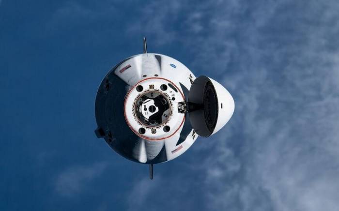 Корабль Cargo Dragon с образцами научных исследований отстыковался от МКС
