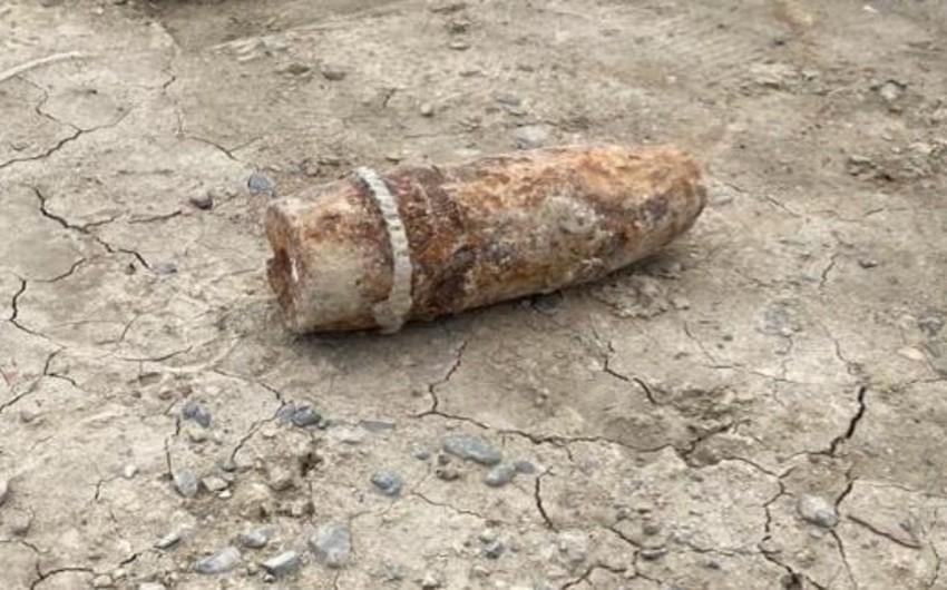 Сотрудники МЧС обезвредили найденный в Баку боеприпас