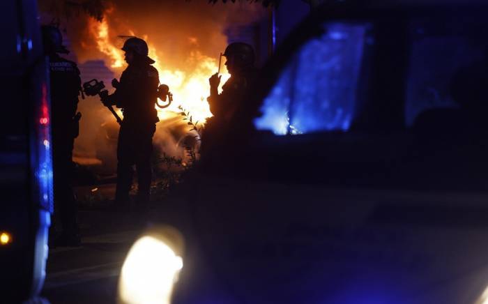 Во Франции мужчину задержали за поджог 25 машин за ночь
