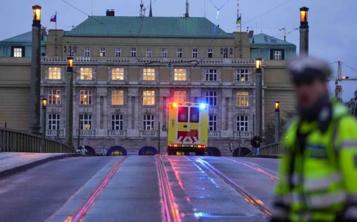 В Чехии 23 декабря объявили днем траура в память о жертвах стрельбы в Праге
