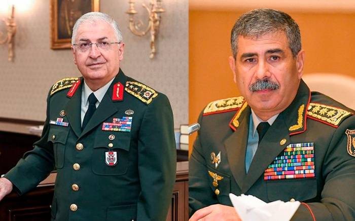Министр обороны Азербайджана выразил соболезнования турецкому коллеге
