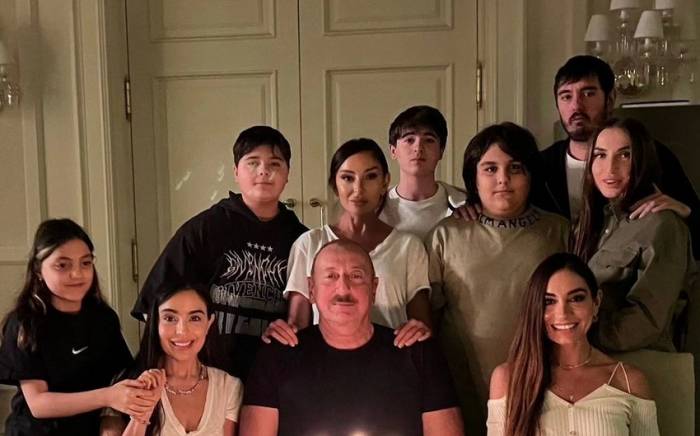 Лейла Алиева поделилась семейным фото с дня рождения президента
