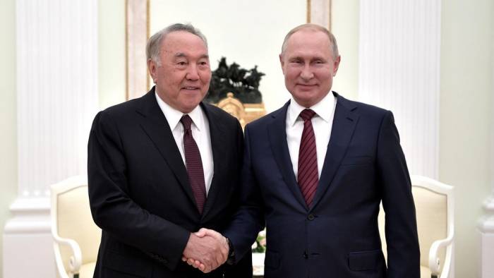 Путин и Назарбаев провели частную встречу в Москве
