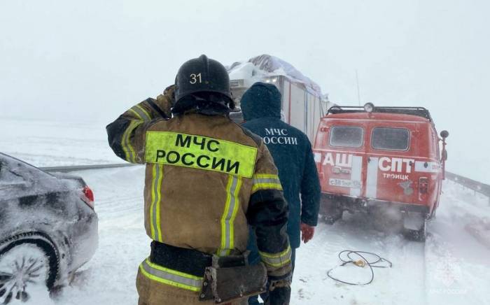 Движение грузовиков на границе России с Казахстаном приостановили из-за снегопада
